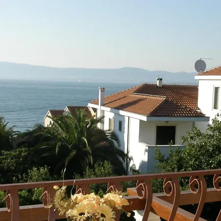 Seaside With A Swimming Pool Sutivan, Brac - 15502 Apartment Sutivan