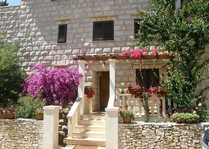 Seaside With A Swimming Pool Sutivan, Brac - 15502 苏提万